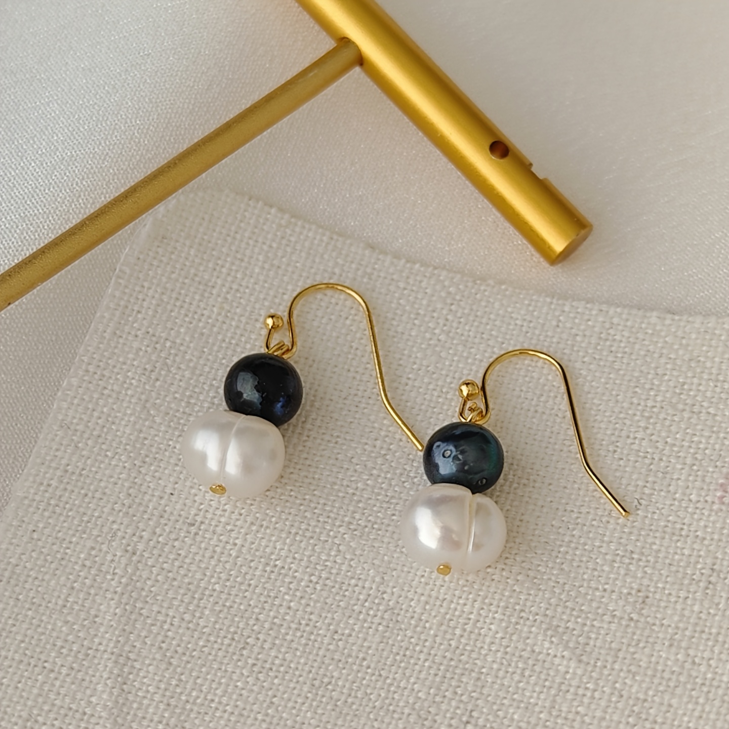 Women's Natural Freshwater Pearls Drop Earrings, Unisex